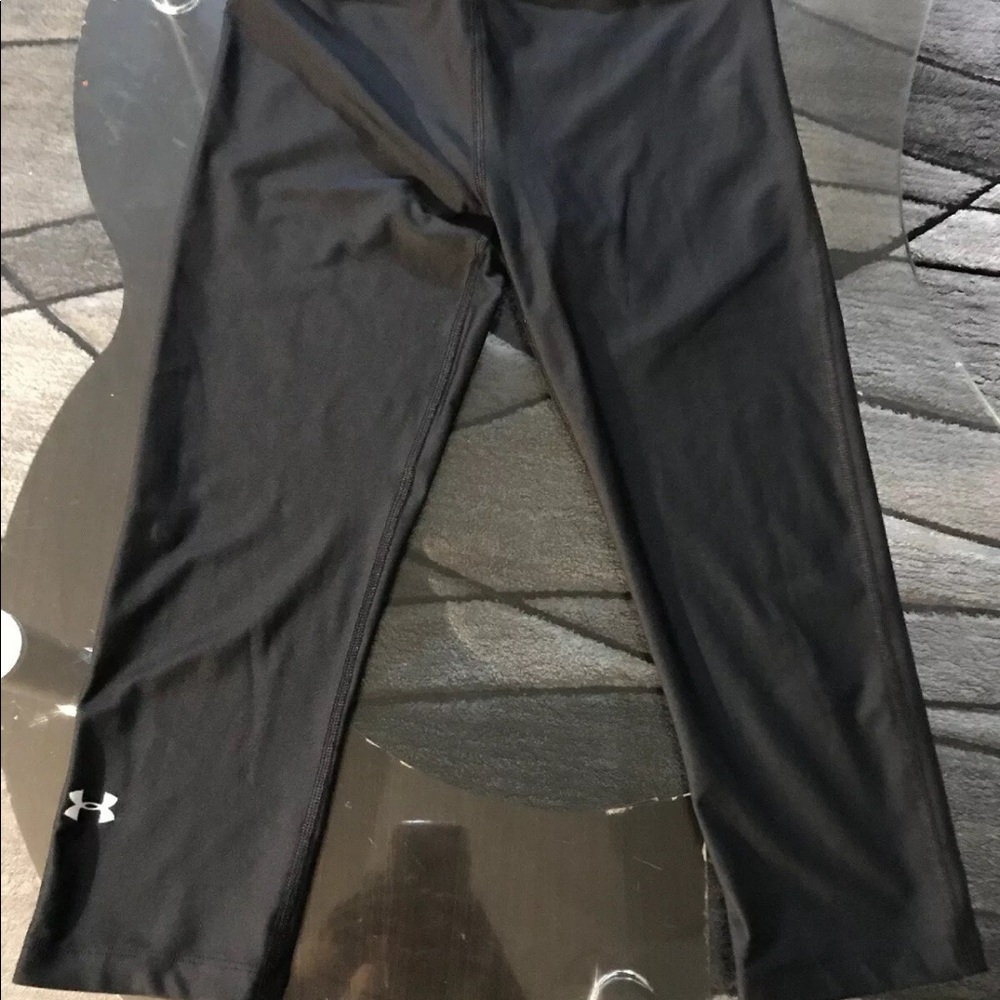 Under Armour Capri leggings size small in black